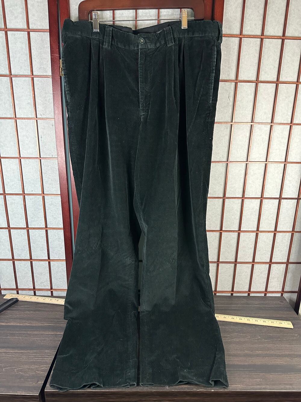 L. L .Bean Classic Fit Men's 100% Cotton pants in size 40W